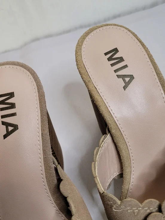 MIA Rosalyn Tan Suede Mules Size 7 - Picture 4 of 10